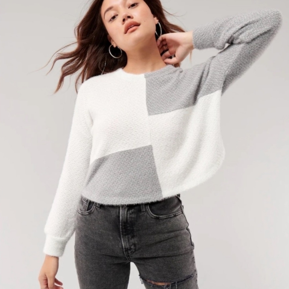 Hollister Two-Tone Gray and White Sweater